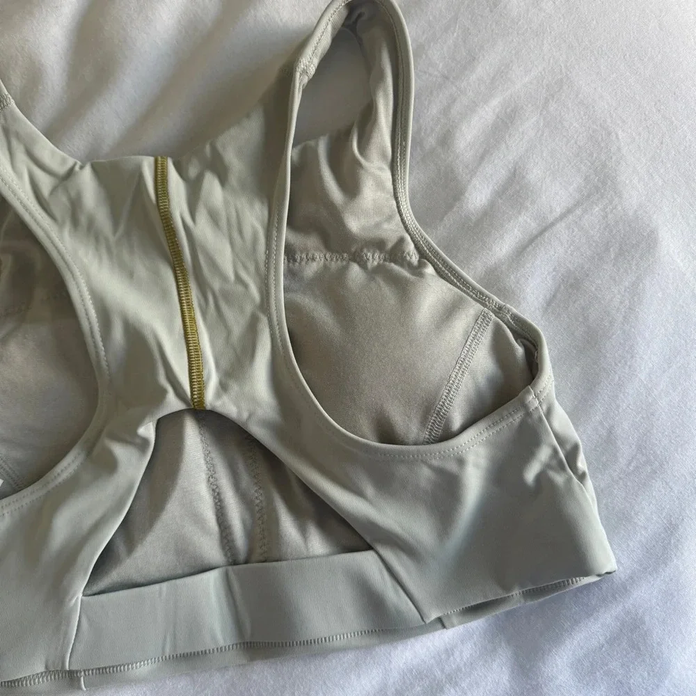 143 🆕🤍 Lululemon Tough Train High Neck Bra C/D Cups Light Sage Auric Gold
